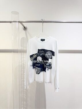 🚩steal CHANEL White Tee with Navy and Silver Glitter Logo